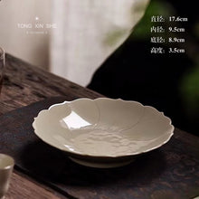 Load image into Gallery viewer, Petal Edge Hu Cheng(刻花瓣棱口壶承)