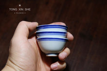 Load image into Gallery viewer, The late Qing Dynasty and the early years of the Republic of China thin tire blue and white blue circle cup(清末民國初年薄胎青花藍圈杯)