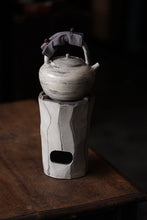 Load image into Gallery viewer, Powder-raised beam pot, tea raising and opening, capacity of about 550ml, carbon stove, electric ceramic stove, open fire can be used