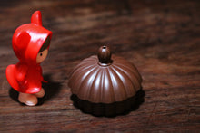 Load image into Gallery viewer, Rib-patterned pear-shaped purple clay teapot