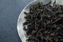 Load image into Gallery viewer, 2022 Wuyi Rock Tea Peach Fragrance Da Hong Pao