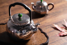 Load image into Gallery viewer, 9999 Sterling Silver Seiko Treasure "Hammer Pattern Luan Phoenix Mouth Ruyi Flower Cloud Shoulder Pattern Silver Pot"/鸾凤嘴云肩纹银壶