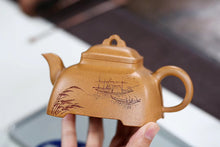 Load image into Gallery viewer, "Guling" Teapot Top Gold Duan Ni