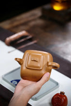 Load image into Gallery viewer, "Guling" Teapot Top Gold Duan Ni
