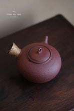 Load image into Gallery viewer, Ring button kettle/capacity about 400ml, fire-resistant red mud, integrated drawing forming, thin tire process, carbon stove/electric ceramic stove/open flame available