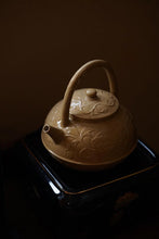 Load image into Gallery viewer, Shuangshi Song Huang Tiliang Pot Carved with Shuangshi Tea Cultivation Slices About 650ml Carbon Stove Electric Pottery Stove Open flames are available