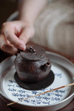 Load image into Gallery viewer, Jingdezhen hand-kneaded purple clay pot