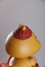 Load image into Gallery viewer, Purple Clay Tea Pets: Christmas Ducklings
