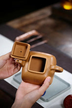 Load image into Gallery viewer, "Guling" Teapot Top Gold Duan Ni