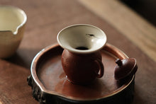 Load image into Gallery viewer, Double-sided hand-painted tea funnel with hand-made ceramic lid/盖置