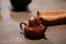 Load image into Gallery viewer, Descendants of Duke Hui Yi/Mr. Hui Yunjie's work "Pear-style Pot 100cc"