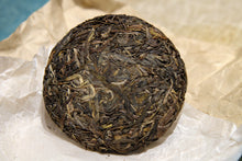 Load image into Gallery viewer, 2020 Old Banzhang Ancient Tree Pu'er Sheng easy