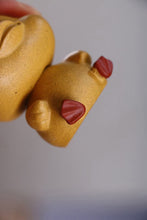 Load image into Gallery viewer, Purple Clay Tea Pets: Christmas Ducklings