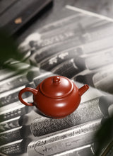 Load image into Gallery viewer, Zhu Ni Ju Lun Zhu 210cc, handmade by Master Hui Xiangyun.