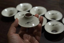 Load image into Gallery viewer, Double-sided hand-painted tea funnel with hand-made ceramic lid/盖置