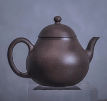 Load image into Gallery viewer, 何以寄相思 唯有匏瓜壶(Yixing purple mud gourd pot)