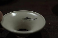 Load image into Gallery viewer, Double-sided hand-painted tea funnel with hand-made ceramic lid/盖置