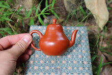 Load image into Gallery viewer, Private customized top wrinkled leather Zhu Ni small Si Ting teapot 90cc