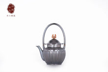 Load image into Gallery viewer, Inheritor of intangible cultural heritage: handmade by Hong Jike, sterling silver pot of Lianyu series.