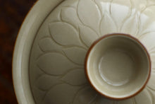 Load image into Gallery viewer, Lotus Petal Pattern Gaiwan