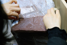 Load image into Gallery viewer, Purple clay teapot "Red Jiang Po Ni/Thin Tire Hanwa Pot, Seiko thin tire, combined with modern aesthetics, simple but not simple, full of details