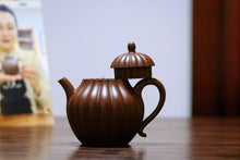 Load image into Gallery viewer, Rib-patterned pear-shaped purple clay teapot