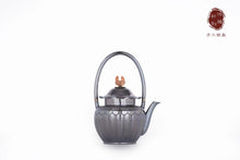Load image into Gallery viewer, Inheritor of intangible cultural heritage: handmade by Hong Jike, sterling silver pot of Lianyu series.