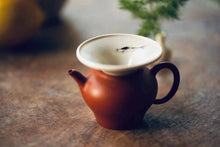 Load image into Gallery viewer, Double-sided hand-painted tea funnel with hand-made ceramic lid/盖置