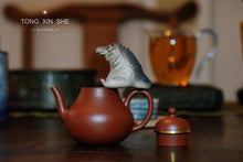 Load image into Gallery viewer, Yigong Pear Pot Bag Gold Lao Zhu Ni