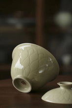 Load image into Gallery viewer, Lotus Petal Pattern Gaiwan