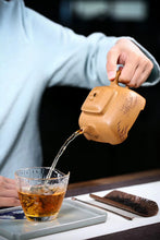 Load image into Gallery viewer, "Guling" Teapot Top Gold Duan Ni