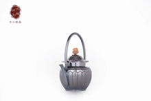 Load image into Gallery viewer, Inheritor of intangible cultural heritage: handmade by Hong Jike, sterling silver pot of Lianyu series.