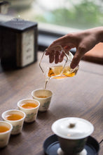 Load image into Gallery viewer, Customized high temperature hexagonal glass Gong Dao Bei | Yingying holds the glass light to add warmth to your tea table