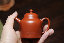 Load image into Gallery viewer, Purely handmade and engraved Zhu Ni straight pot with a capacity of 120cc, with a classic shape, carrying literary thoughts and pleasures,