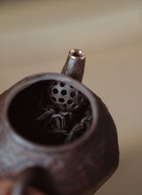 Load image into Gallery viewer, Jingdezhen hand-kneaded purple clay pot