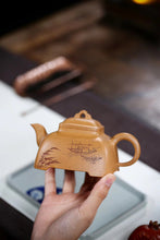 Load image into Gallery viewer, "Guling" Teapot Top Gold Duan Ni