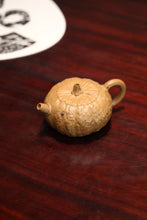 Load image into Gallery viewer, Lifting beam pumpkin teapot/pumpkin teapot