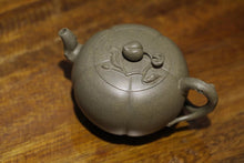 Load image into Gallery viewer, "Shou Tao/寿桃🍑" Qing Duan Mud Zisha Teapot from Yunsongtang
