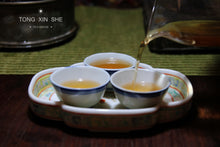 Load image into Gallery viewer, The late Qing Dynasty and the early years of the Republic of China thin tire blue and white blue circle cup(清末民國初年薄胎青花藍圈杯)