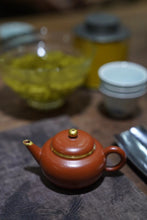 Load image into Gallery viewer, Golden Decorated Lotus Seed Zhuni Xiaopin Pot