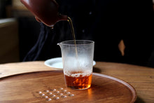 Load image into Gallery viewer, 2011Mi Ni Old white tea,煮茶图