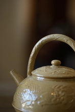 Load image into Gallery viewer, Shuangshi Song Huang Tiliang Pot Carved with Shuangshi Tea Cultivation Slices About 650ml Carbon Stove Electric Pottery Stove Open flames are available