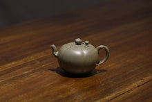 Load image into Gallery viewer, "Shou Tao/寿桃🍑" Qing Duan Mud Zisha Teapot from Yunsongtang