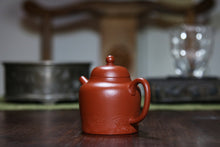 Load image into Gallery viewer, Purely handmade and engraved Zhu Ni straight pot with a capacity of 120cc, with a classic shape, carrying literary thoughts and pleasures,