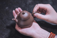 Load image into Gallery viewer, 何以寄相思 唯有匏瓜壶(Yixing purple mud gourd pot)