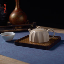 Load image into Gallery viewer, Tao Ming Tang ‘Qin Quan’ Jingdezhen Soda Glaze Teapot