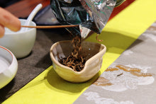 Load image into Gallery viewer, 2007 Yunnan Dianhong "Jinhao Black Tea" customized tea in Shenzhen Stock Exchange.