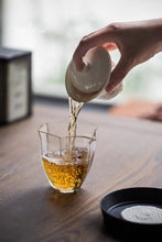 Load image into Gallery viewer, Customized high temperature hexagonal glass Gong Dao Bei | Yingying holds the glass light to add warmth to your tea table