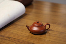 Load image into Gallery viewer, Mengchen Zhu Ni Dwarf Pear Pot, capacity: 120cc