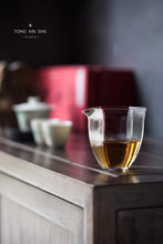 Load image into Gallery viewer, Customized high temperature hexagonal glass Gong Dao Bei | Yingying holds the glass light to add warmth to your tea table